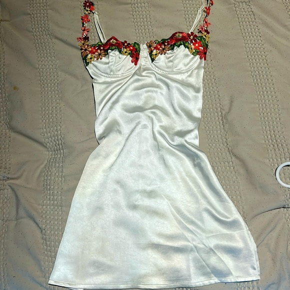 Princess Polly. US size “0” White fitted silk dress - Picture 1 of 5